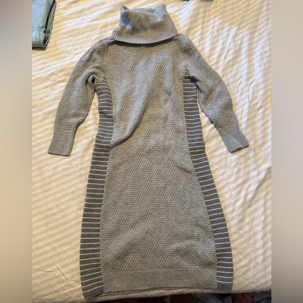 Athleta Ribbed Knit Sweater in Light Gray